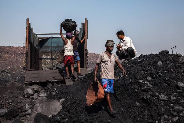 धनबाद में कोयला खदानों का हो रहा है चीरहरण, रक्षक बने भक्षक, करोड़ों का वारा न्यारा