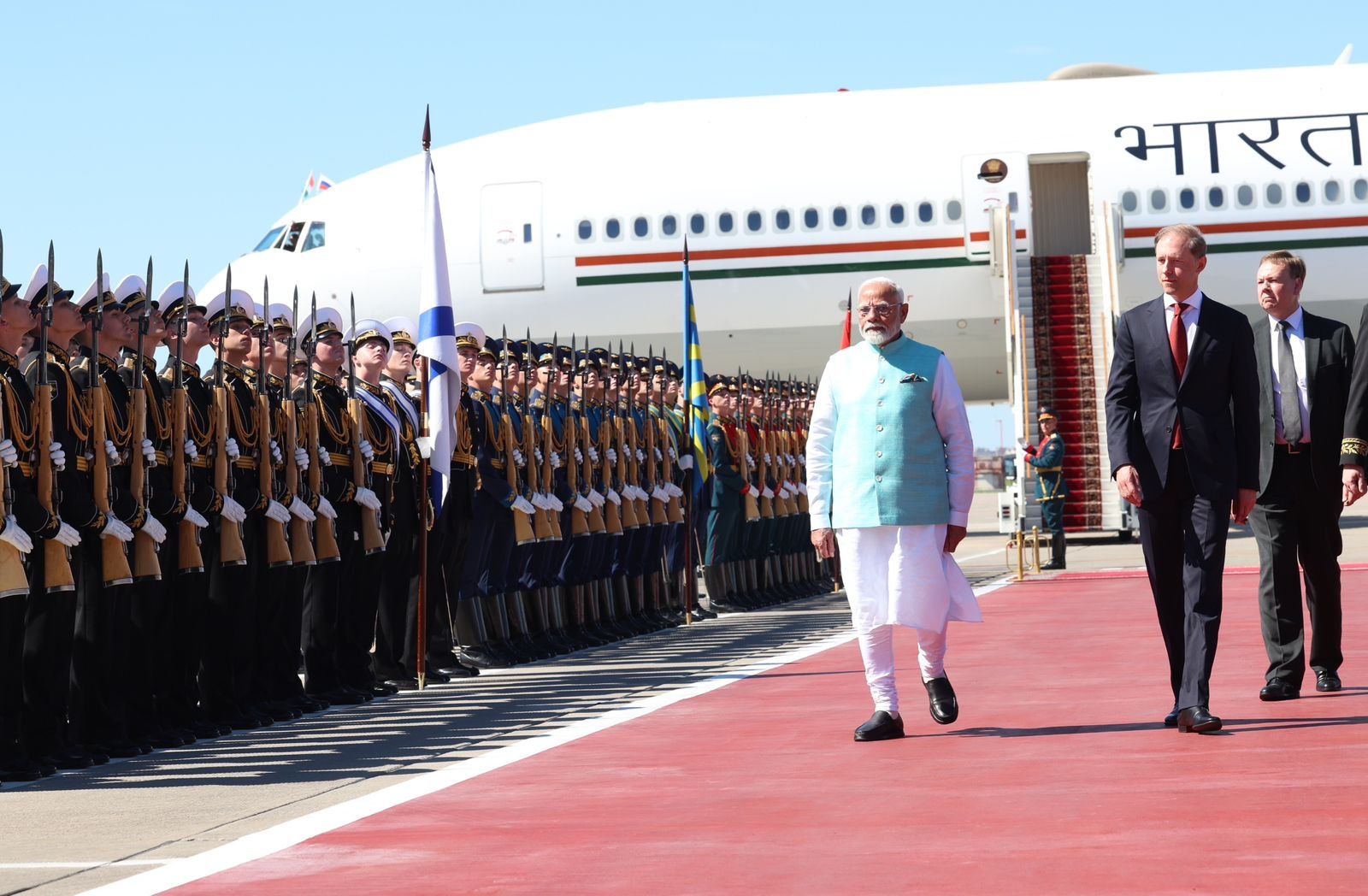 PM Modi Russia Visit: पीएम मोदी पहुंचे मॉस्को, एयरपोर्ट पर हुआ भव्य स्वागत