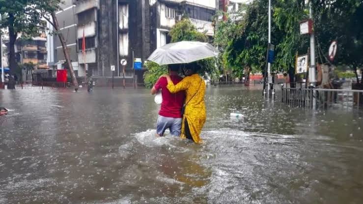 महाराष्ट्र में जलभराव, सुप्रिया सुले के सुलगते सवाल, आदित्य ठाकरे का भी वार