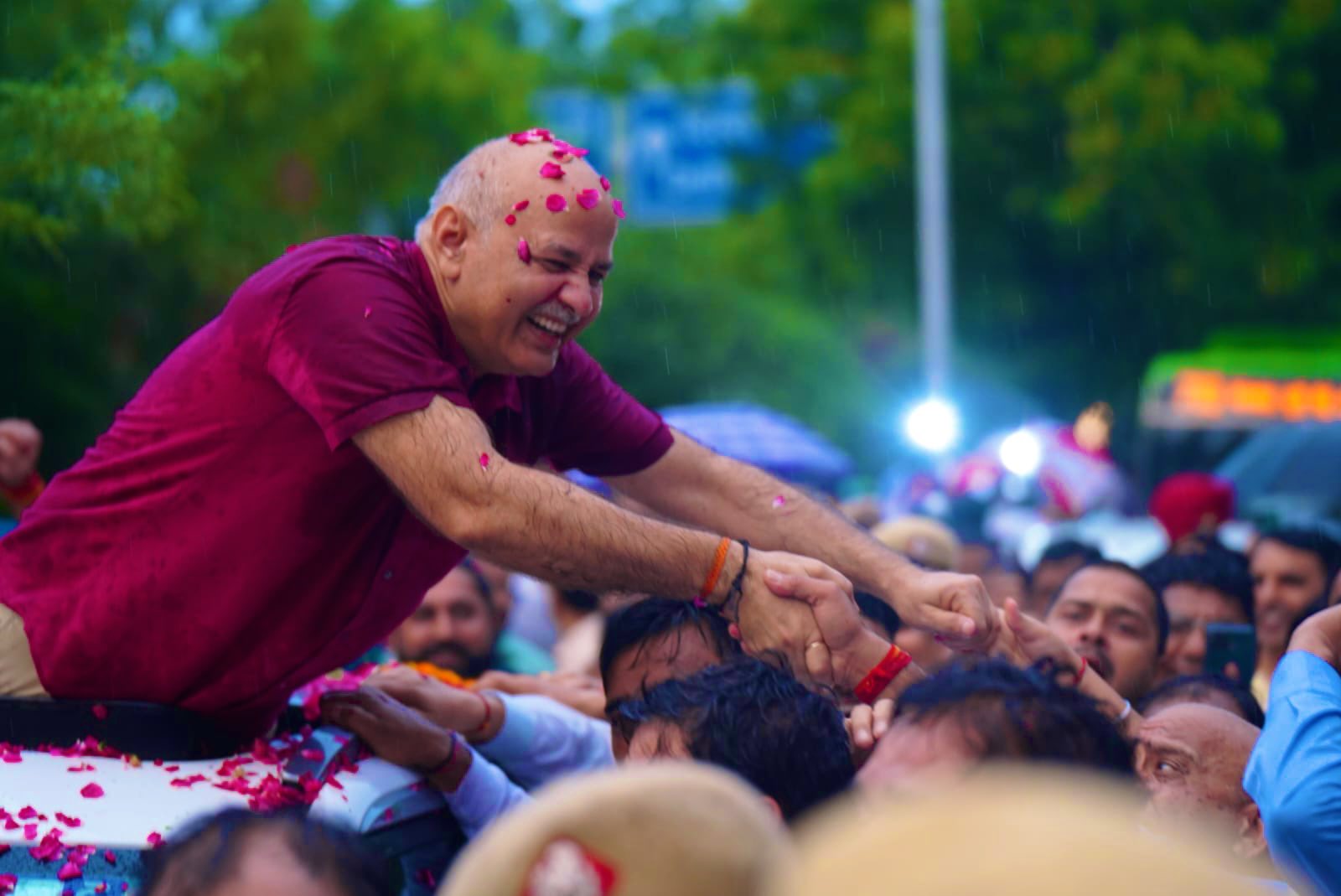 जेल से बाहर निकले सिसोदिया, बीजेपी पर जमकर बोला हमला, कहा-तानाशाही के मुँह पर तमाचा