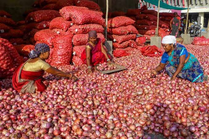 रियायती दरों पर प्याज की खुदरा बिक्री की केंद्र सरकार की पहल से प्याज की कीमतों में गिरावट आई